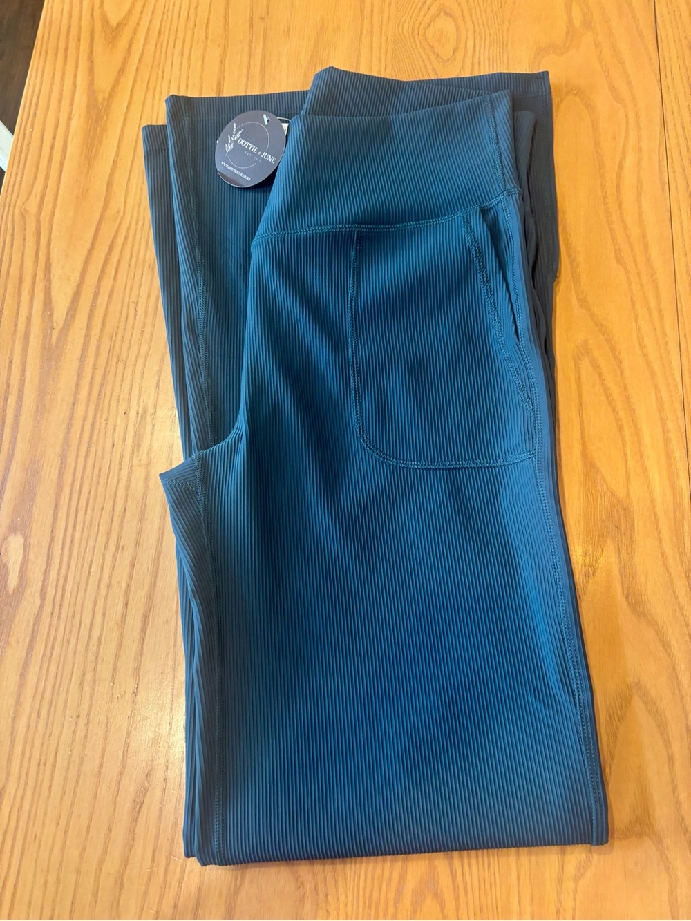 NWT Women’s Ribbed Teal Leggings with Pockets, Cross waist,